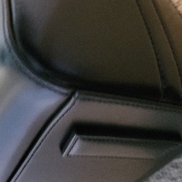 Small Givenchy Antigona bag in leather - Picture 15 of 16